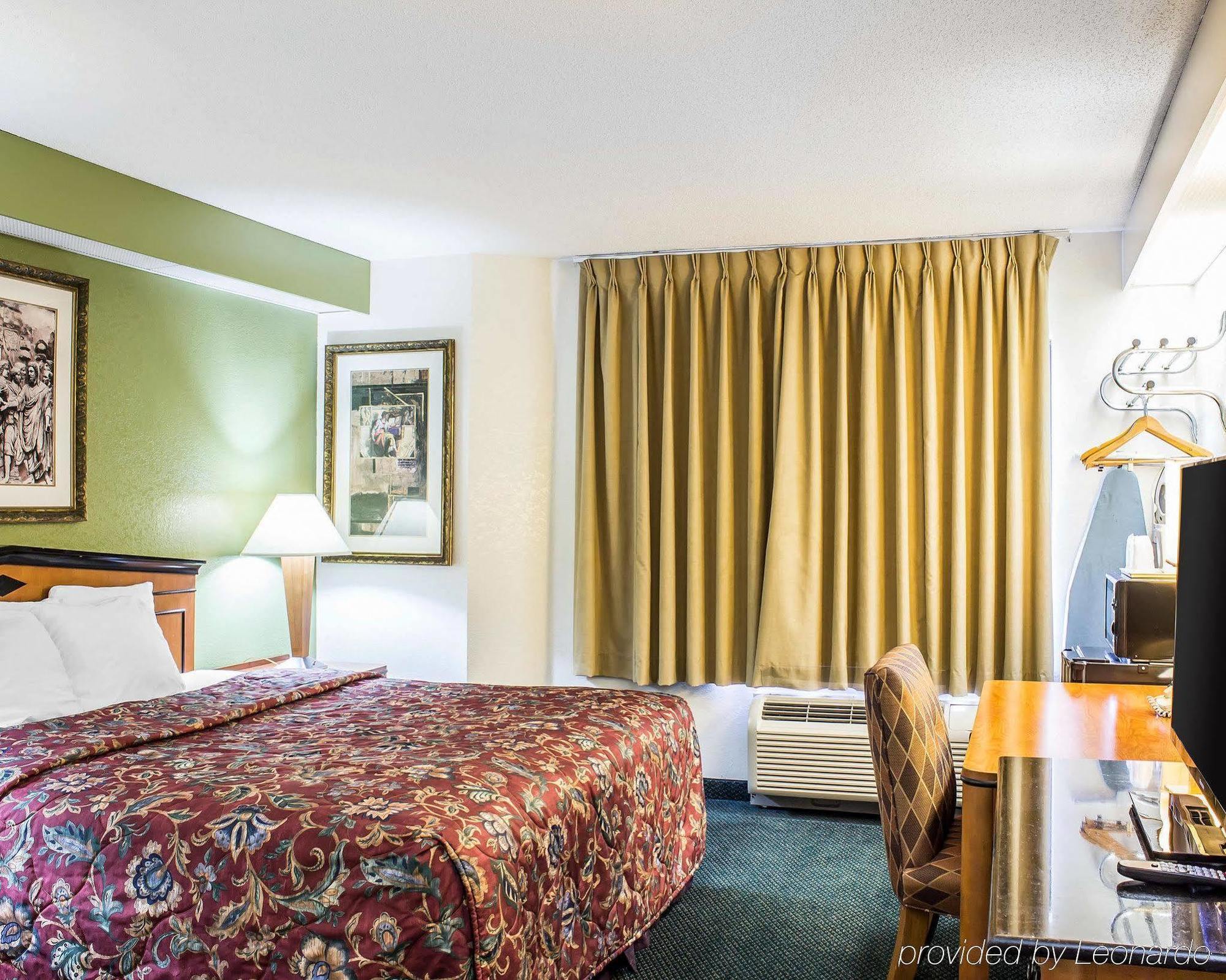Quality Inn & Suites Raleigh North Exterior foto