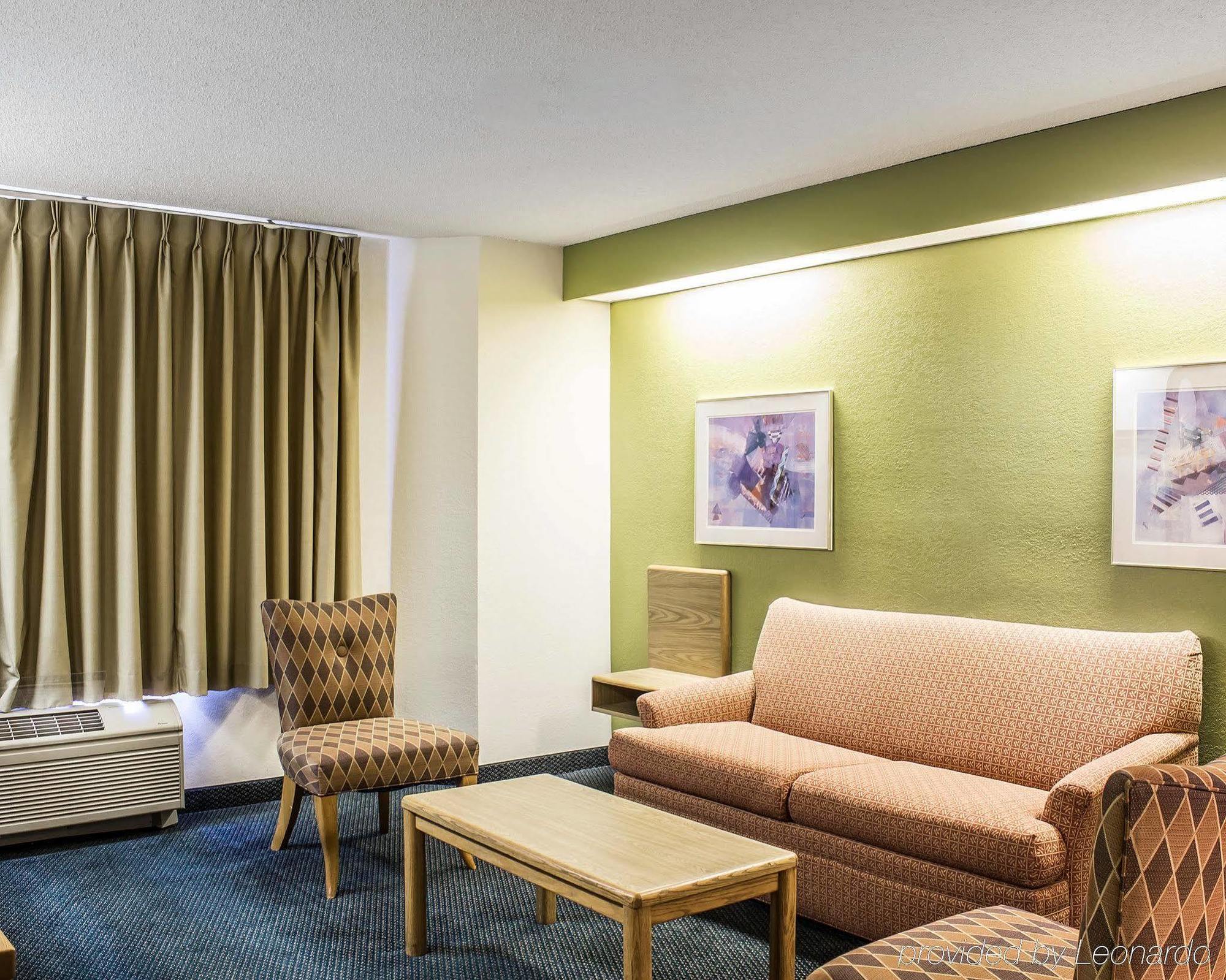 Quality Inn & Suites Raleigh North Exterior foto